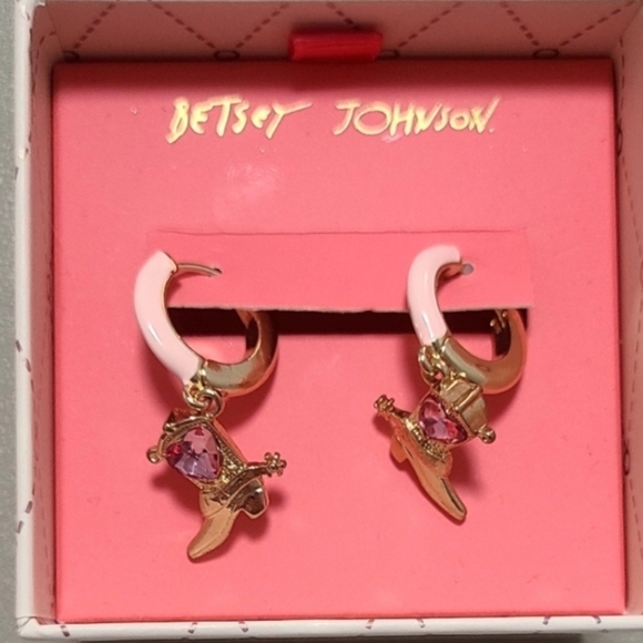 🔹️Betsey Johnson🔹️ Earrings Gold Tone Cowboy Boot Huggie Hoops - Picture 1 of 2